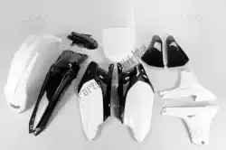 Qui puoi ordinare body kit completo, oem bianco da UFO , con numero parte YAKIT311E999W: