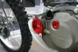 Here you can order the oil filter cover, red from Zeta, with part number ZE901033: