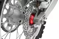 Here you can order the fast rear wheel spacers, red from Zeta, with part number ZE932302: