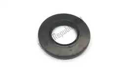 Here you can order the oil seal, 33x64x7 from Honda, with part number 91201KTW901: