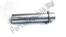 Here you can order the internal spacer from Piaggio Group, with part number 00H01205031: