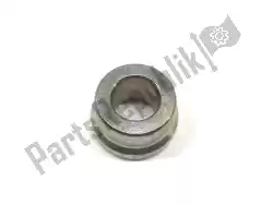 Here you can order the spacer bushing rear wheel r/s from KTM, with part number 90110013000: