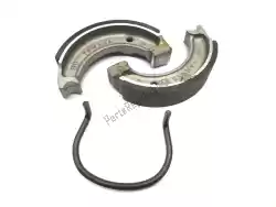 Here you can order the brake shoe kit from Yamaha, with part number 3EPW253A0000: