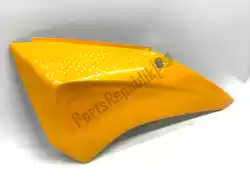 Here you can order the left side fairing from Piaggio Group, with part number 1B008371000AY: