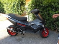 Tutte le parti originali e di ricambio per il tuo Gilera Runner 50 SP 2005.