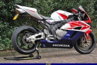 Tutte le parti originali e di ricambio per il tuo Honda CBR 1000 RR 2004.