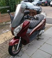 Alle originele en vervangende onderdelen voor uw Honda FES 125A 2010.