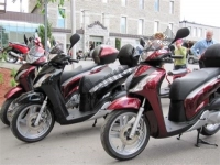 Wszystkie oryginalne i zamienne części do Twojego Honda SH 150R 2011.