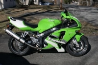 Wszystkie oryginalne i zamienne części do Twojego Kawasaki Ninja ZX 7R 750 2001.