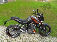 All original and replacement parts for your KTM 125 Duke White ABS BAJ DIR 13 Europe 2013.