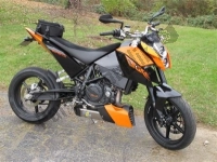 Wszystkie oryginalne i zamienne części do Twojego KTM 690 Duke Black Europe 2010.