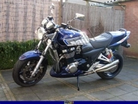 Tutte le parti originali e di ricambio per il tuo Suzuki GSX 1400 2006.