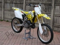 Toutes les pièces d'origine et de rechange pour votre Suzuki RM 125 2004.