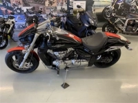 Alle originele en vervangende onderdelen voor uw Suzuki VZR 1800 Rnzr M Intruder 2010.