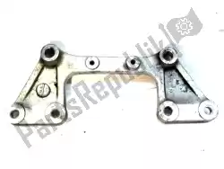 Here you can order the bracket, engine 1 from Yamaha, with part number 3VD214111035: