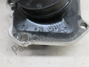 aprilia AP0267918 brida carburador 28 mm - Parte inferior