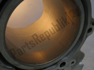 aprilia AP0613417 cilinder - Linkerkant