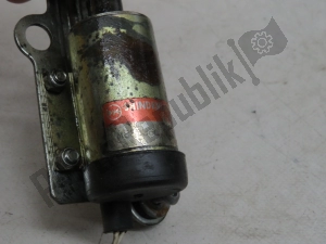 aprilia AP8112567 power valve solenoid - Rechterkant