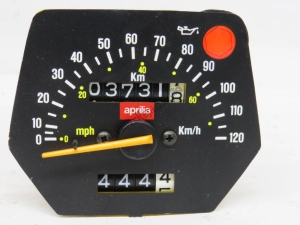 aprilia AP8212271 speedometer - Plain view