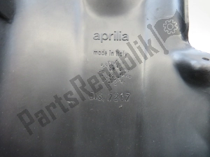 aprilia AP8226126 achterspatbord. zwart - Onderste deel