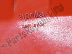 aprilia AP8230424 carénages, rouge, la gauche - Partie inférieure