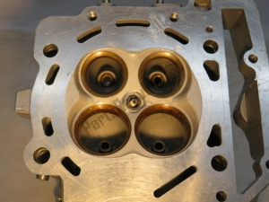 aprilia ap0613406 cilinderkop, voor - Bovenkant