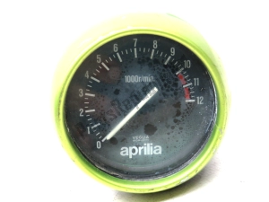 aprilia ap8212376 relógio tacômetro do painel - Lado inferior