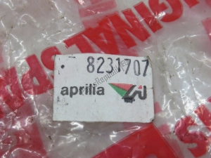 aprilia ap8231707 lh capa de cabide - Parte inferior