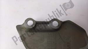 aprilia AP8139122 protezione pompa freno posteriore - Lato superiore