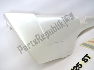 aprilia AP8130148 side panel - Bottom side