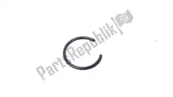 Here you can order the circlip from Yamaha, with part number 9345013130: