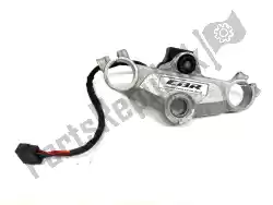 Here you can order the upper triple clamp, aluminium from Honda, with part number 53230MM5000: