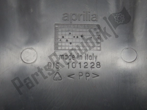 aprilia ap8126460 rear fender - Bottom side