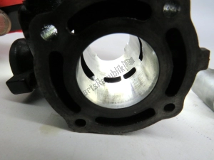 aprilia AP5RER000089 cylinder piston - Upper part