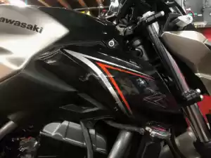 Kawasaki 491330020660 painel lateral, preto, direito - Parte inferior