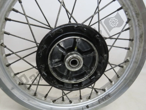 Kawasaki 410341154 rueda trasera, color plata, 17 pulgadas - Parte superior