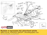 AP8131676, Piaggio Group, Pokrywa baterii aprilia  etx mx rx 125 1989 1990 1991 1992 1993 1994 1995 1996 1997 1998 1999 2000 2001 2004 2005 2006, Nowy