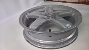 piaggio 598022 rear wheel - image 19 of 30