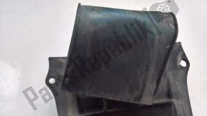 aprilia AP8139799 achterspatbord - Midden