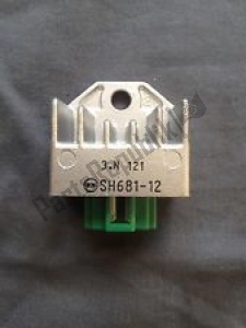 aprilia AP8224102 voltage regulator - Upper part