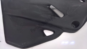 aprilia AP8138272 panel lateral izquierdo - Lado derecho