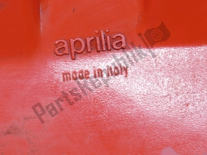 aprilia AP8230424 carénages, rouge, la gauche - image 9 de 10