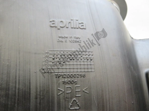aprilia AP8239141 fuel tank - image 9 of 10