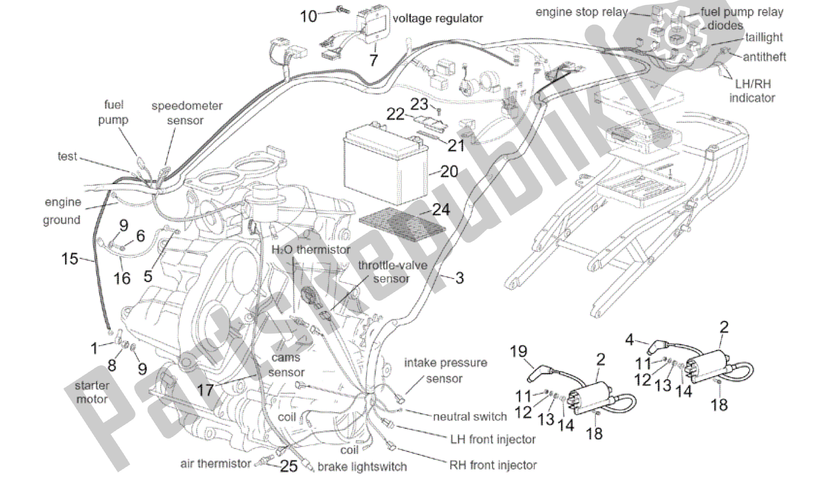 All parts for the Central Electrical System of the Aprilia RSV Tuono R 3952 1000 2002 - 2003