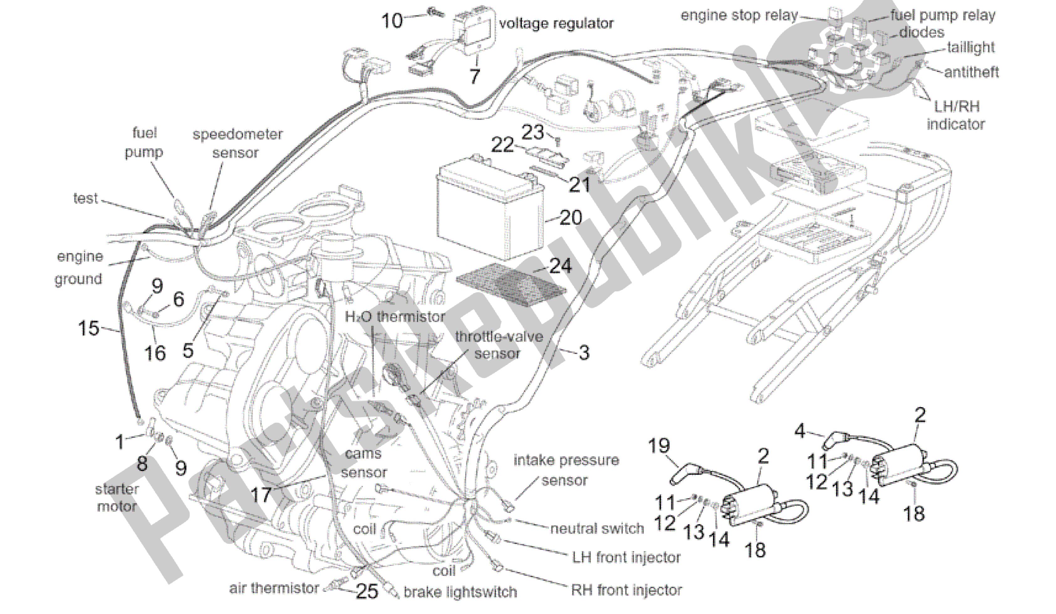 All parts for the Central Electrical System of the Aprilia RSV Tuono RS 1000 2004 - 2005