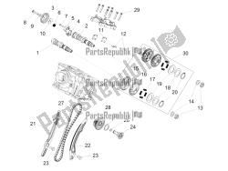 układ rozrządu z tylnym cylindrem