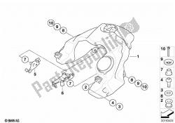 Fuel tank / mounting fittings