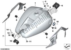 Fuel tank / mounting fittings