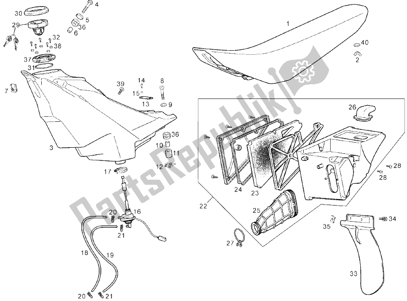 Toutes les pièces pour le Réservoir du Derbi Senda 50 R DRD PRO E2 2 VER 2005