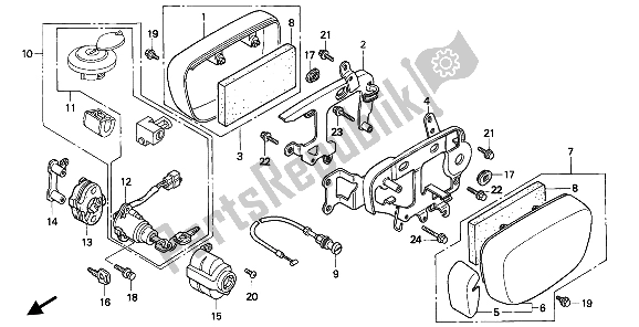 Alle onderdelen voor de Carburateur Zijafdekking van de Honda VF 750C 1993